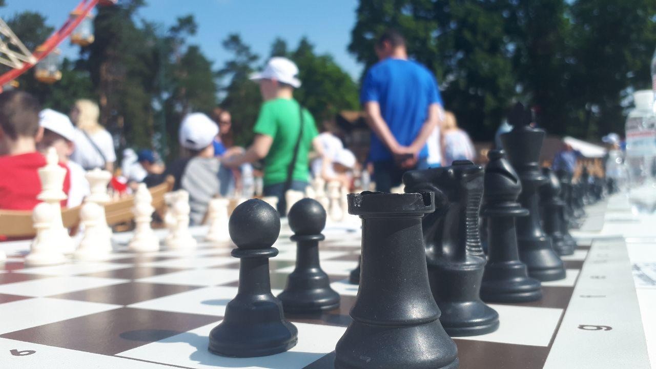 У Харкові майже 600 дітей одночасно зіграли в шахи