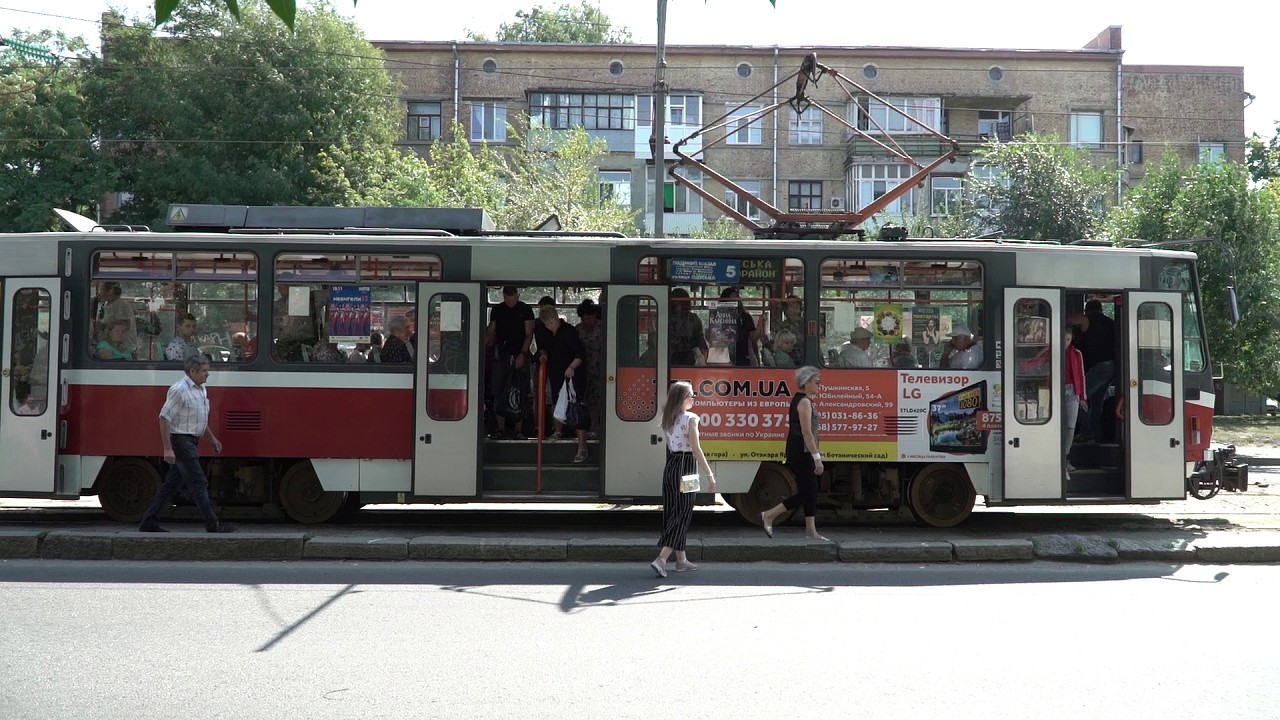 Конфлікт у харківському трамваї: поліцейського відсторонили від роботи