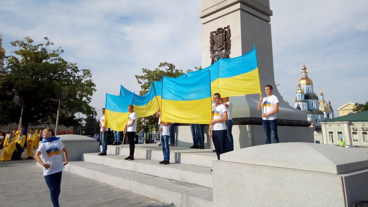 500 студентів вийшли на акцію до Дня прапора у Харкові