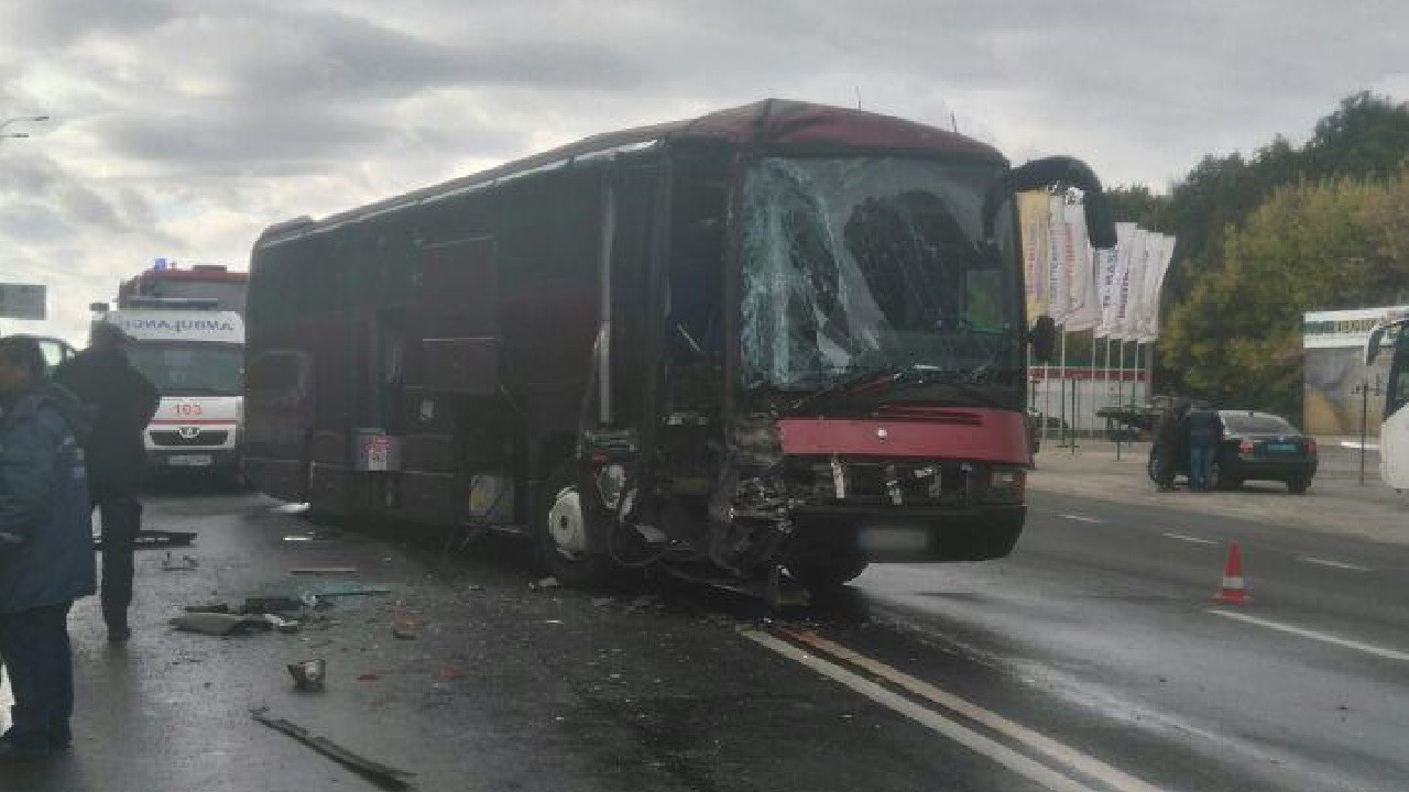 Аварія на Окружній дорозі: травми отримав водій автобуса