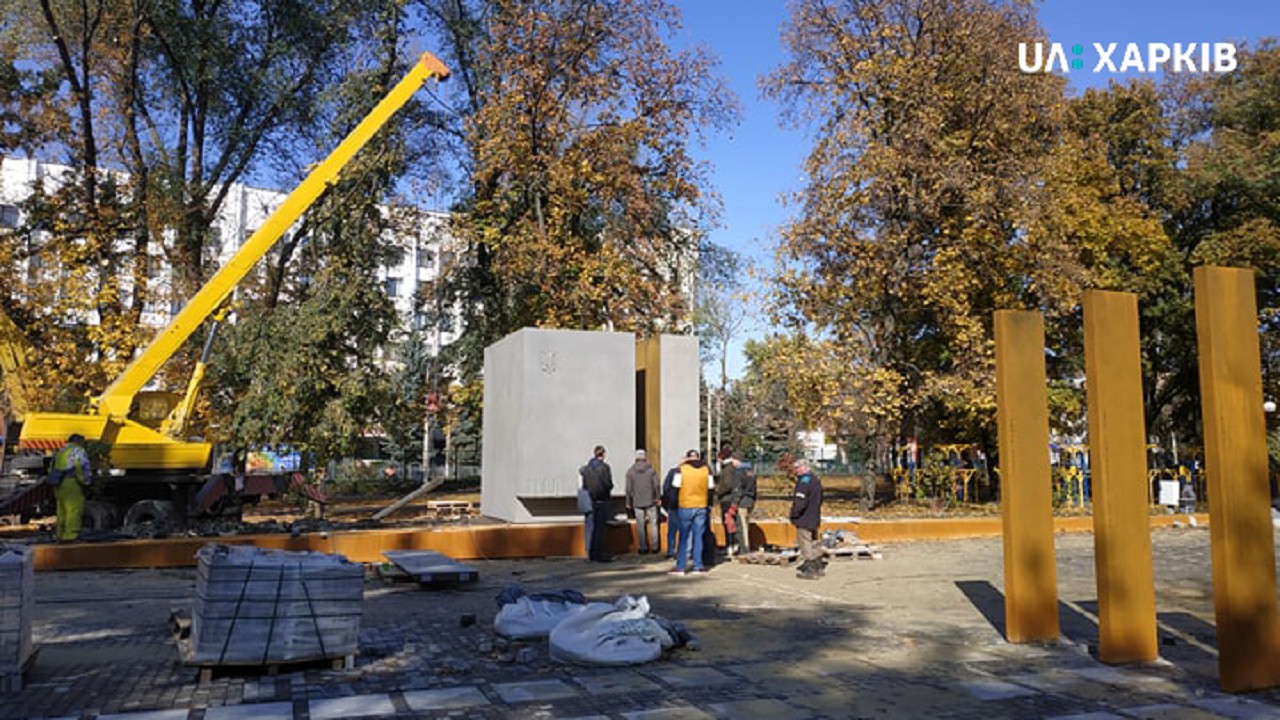 У Харкові встановлюють пам’ятник захисникам України. Фото
