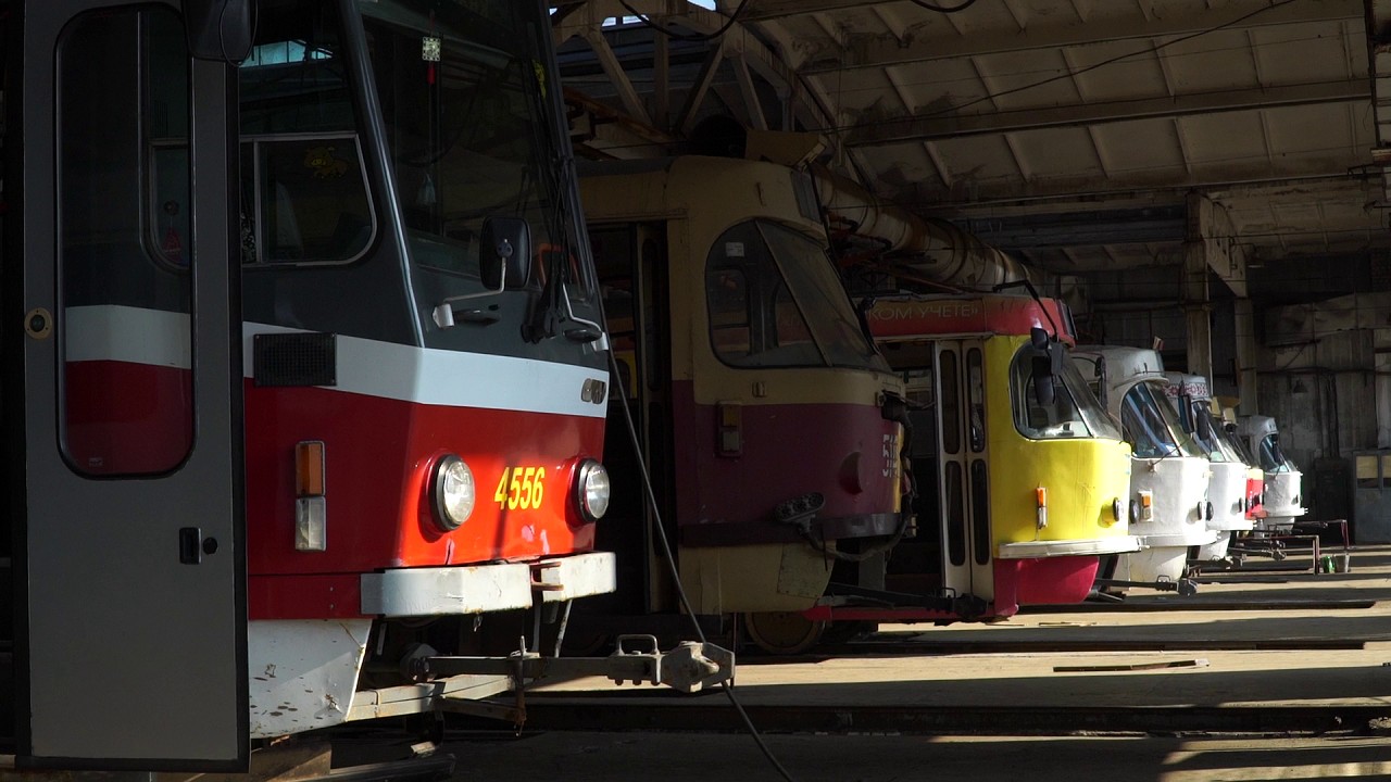 Кидали камінням і стріляли: у Салтівському трамвайному депо розповіли про вартість ремонту вагонів