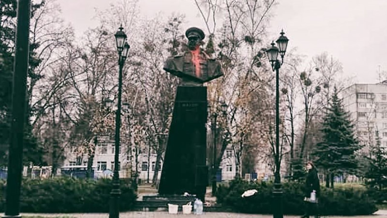 Пам’ятник Жукову облили фарбою, поліція проводить перевірку